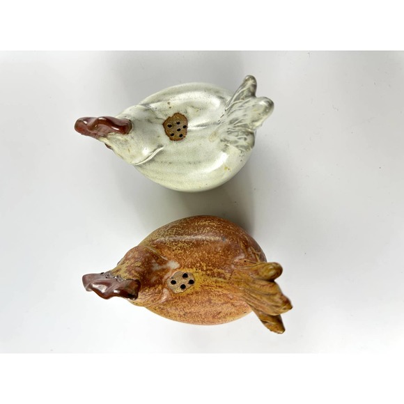 Vintage Art Pottery Chicken Rooster Salt And Pepper Shakers - Picture 4 of 13